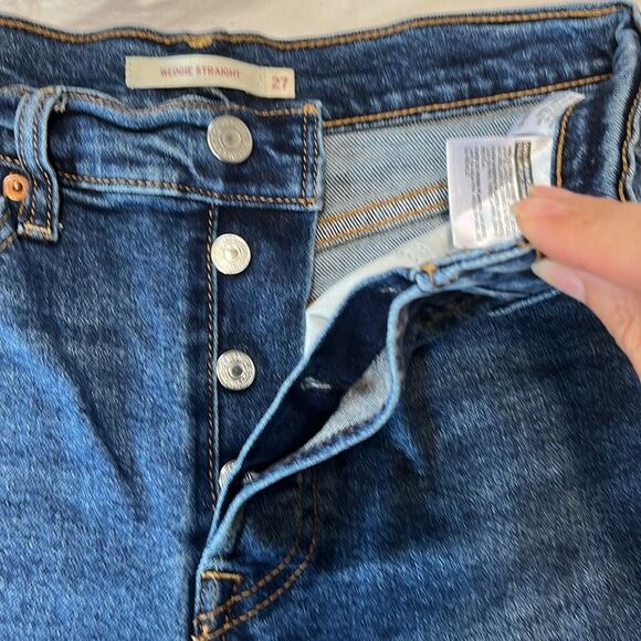 Levi’s | Wedgie Straight High Rise Button Fly Stretch Raw Hem Distressed Jeans - Picture 6 of 11